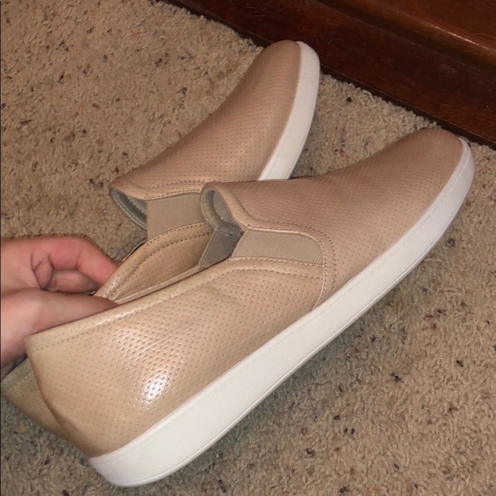 Trotters slip on sneakers